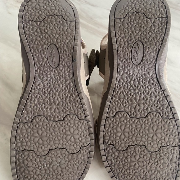 SOLD SOLD SOLD Dr Scholl’s - Picture 4 of 4